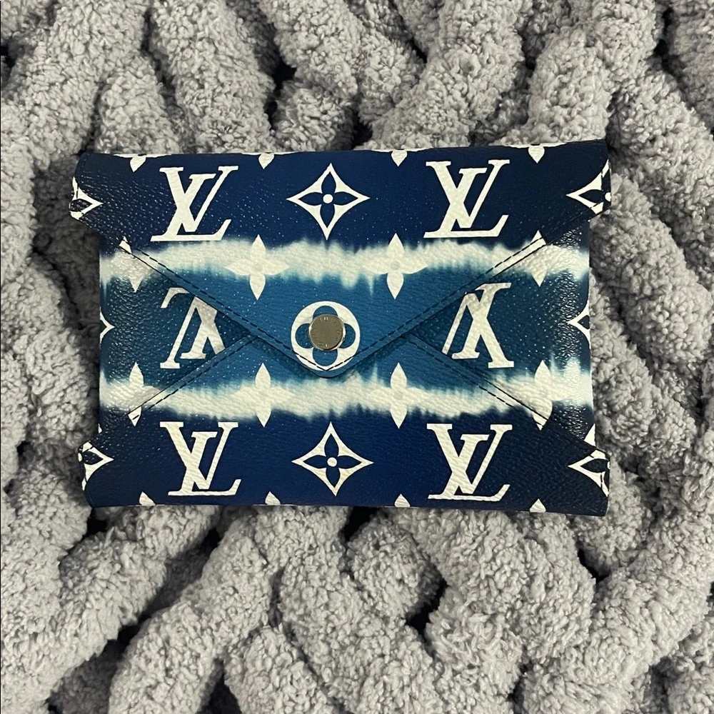 Louis Vuitton Blue LV Escale Medium Kirigam - Picture 1 of 3